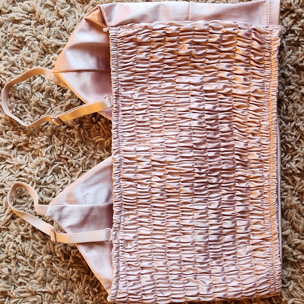 Silky metallic creamish/pink crop tank top with adjustable straps womans small - Picture 3 of 12